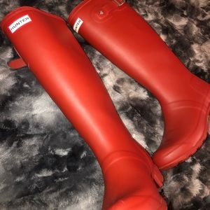 HUNTER Matte Red Boots